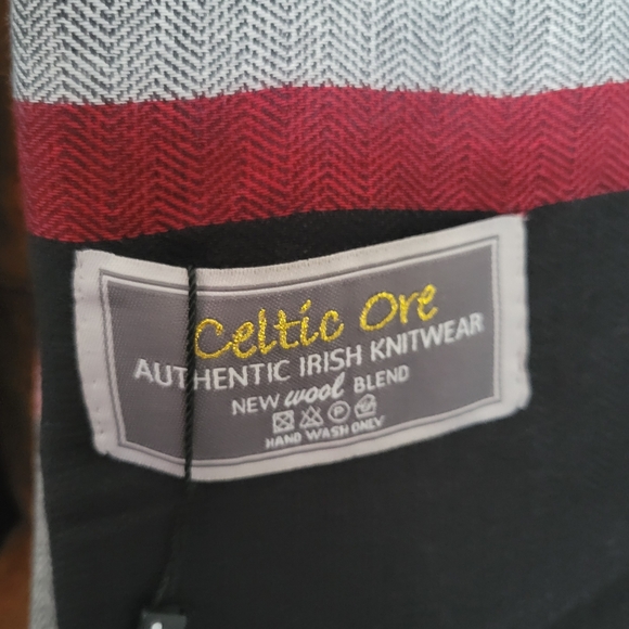 New Celtic Ore Wrap Scarf - Picture 5 of 13